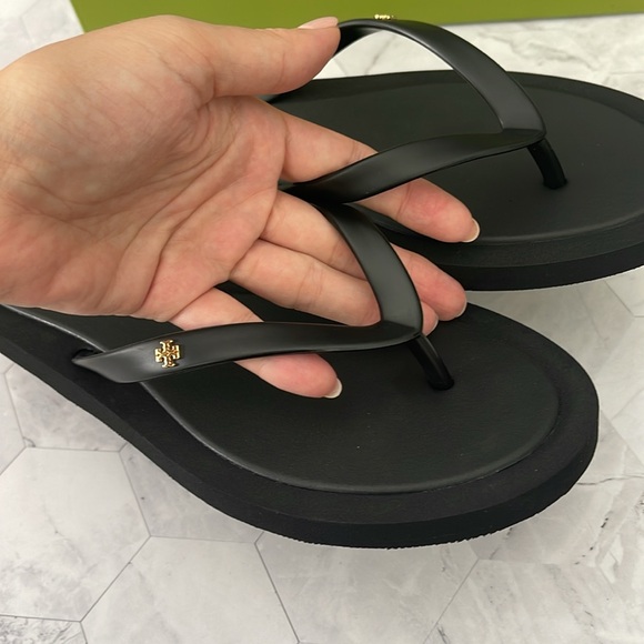 New, Authentic TORY BURCH Black KIRA FLIP-FLOP Sandals shoes size 9 SALE - Picture 7 of 14